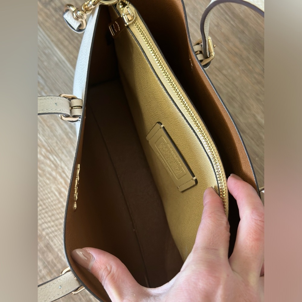 Coach purse - Picture 7 of 15